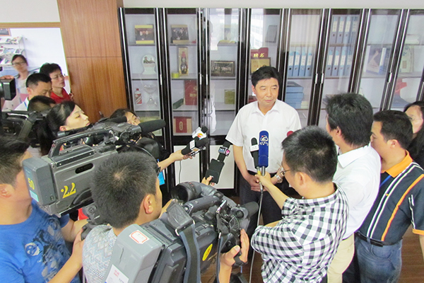 江浙滬閩贛皖6省市記者團來集團走訪采風(fēng)。