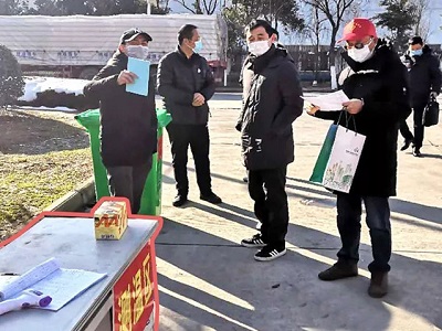 六安開發(fā)區(qū)招商局、組織人事部、安監(jiān)局和應急管理局一起參與企業(yè)復工復產防疫情況驗收