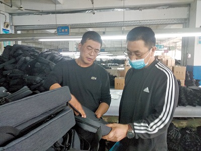  解放軍海裝上海局和陸軍南京軍事代表局的兩局駐合肥地區(qū)軍事代表室一行來到安徽星星集團考察調(diào)研-2
