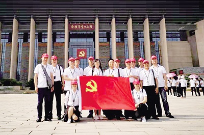 2019年7月4日，公司組織黨員和工作者前往浙江嘉興南湖中共一大舊址參觀（一）