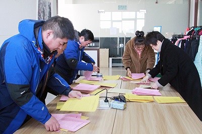 2019年12月8日，集團(tuán)黨委召開(kāi)第四次換屆選舉大會(huì)-工作人員統(tǒng)計(jì)選票