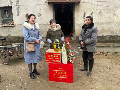 情系職工，冬送溫暖